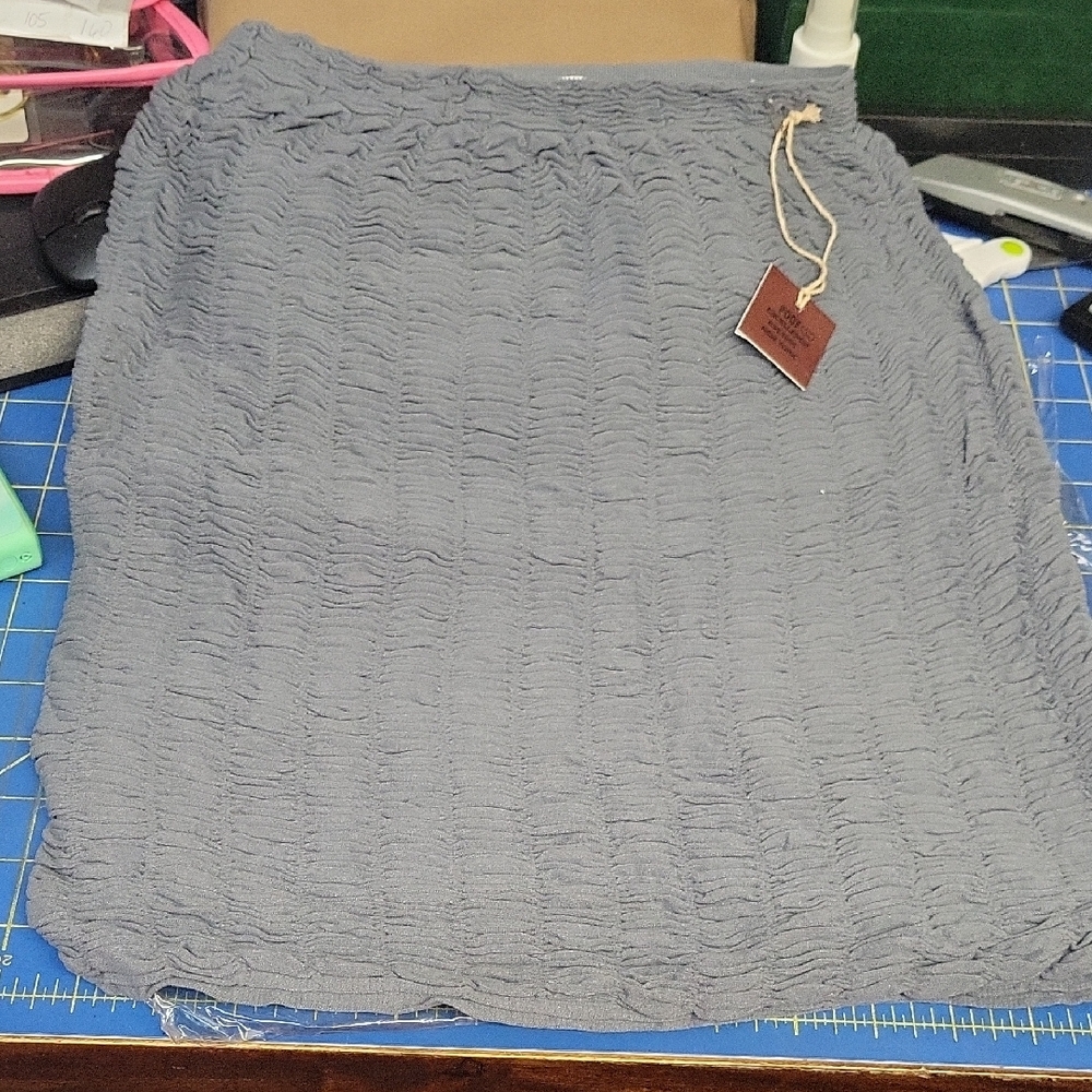 Poof Excellence Textured Gray Skirt M/L NWT